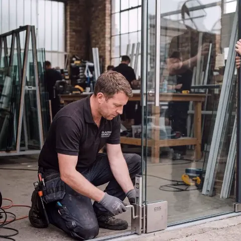 Draht Zymbal – Maßanfertigung von Glas und Spiegeln